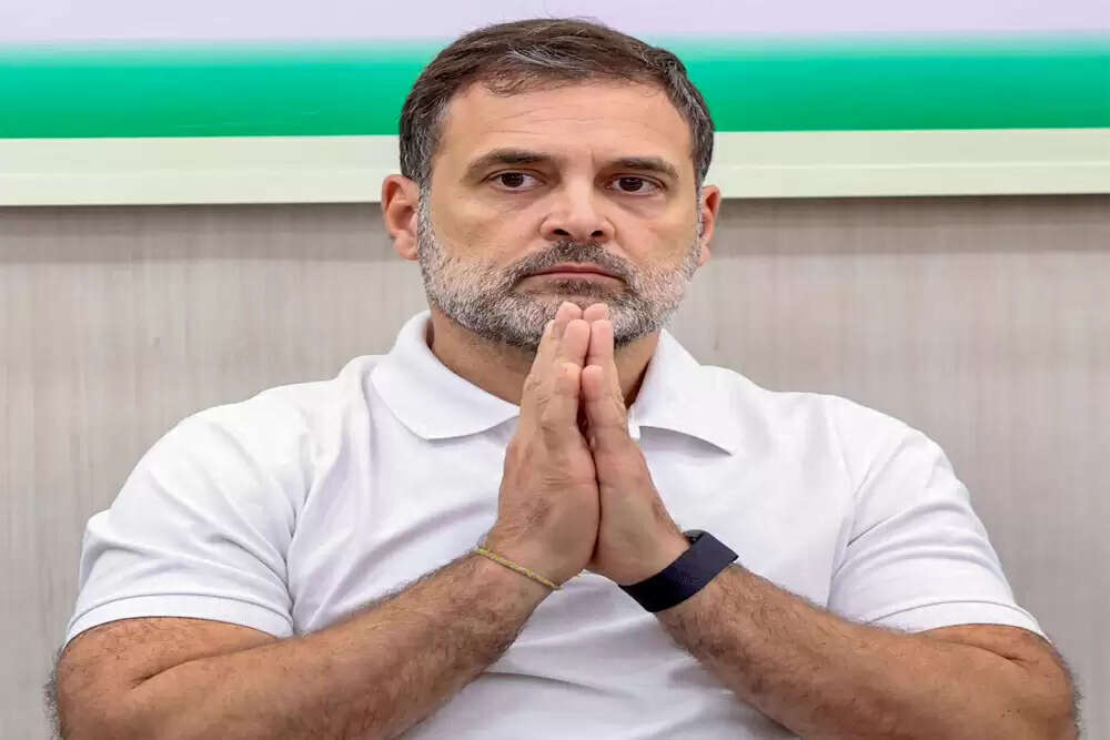 राहुल गांधी की विदेश यात्रा पर उठे सवाल, क्या है सच्चाई?