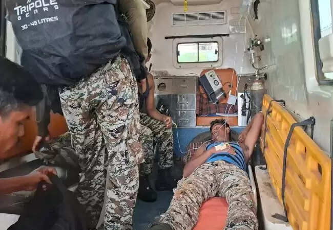 छत्तीसगढ़ में नक्सलियों का बड़ा हमला: एक जवान शहीद, तीन घायल