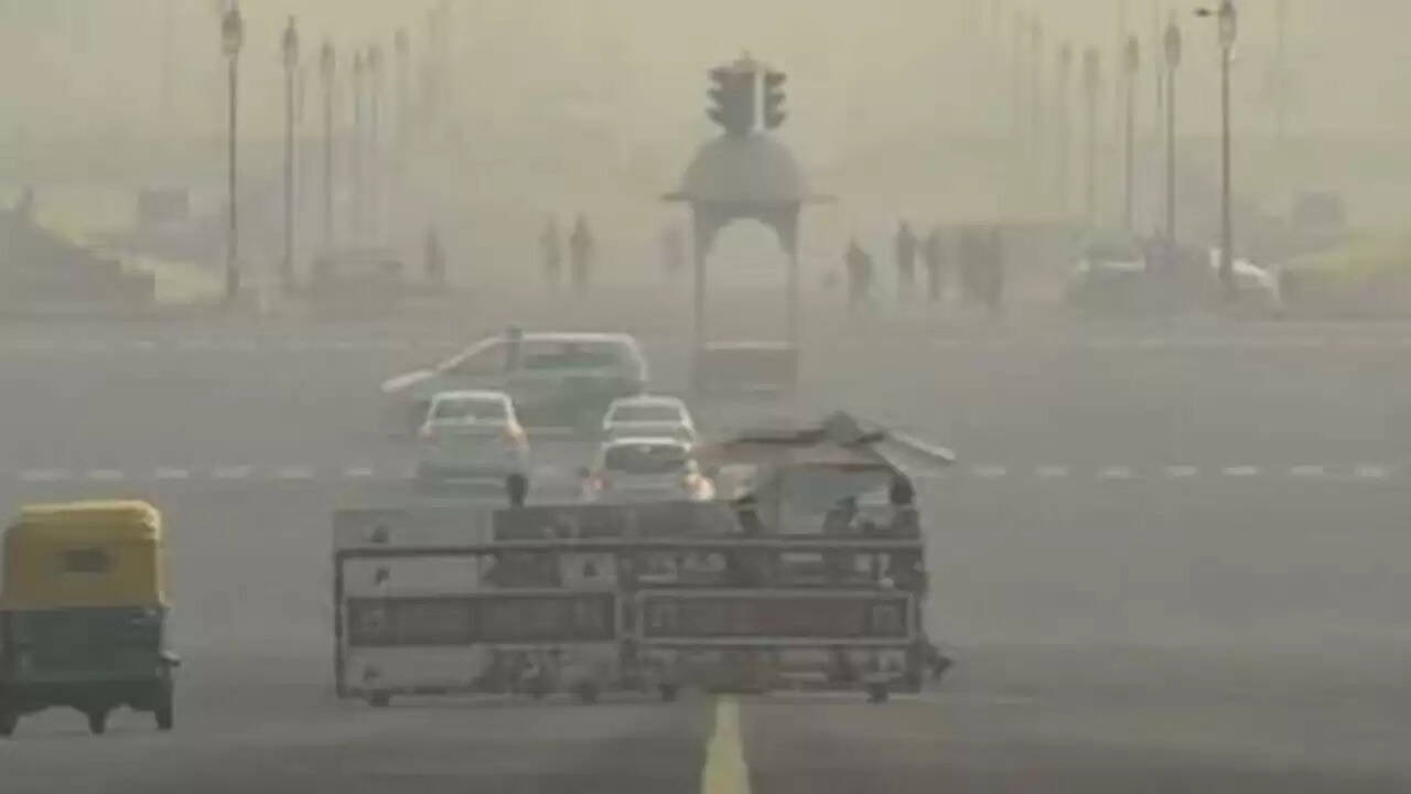 दिल्ली में प्रदूषण की स्थिति: धुंध और स्वास्थ्य पर प्रभाव
