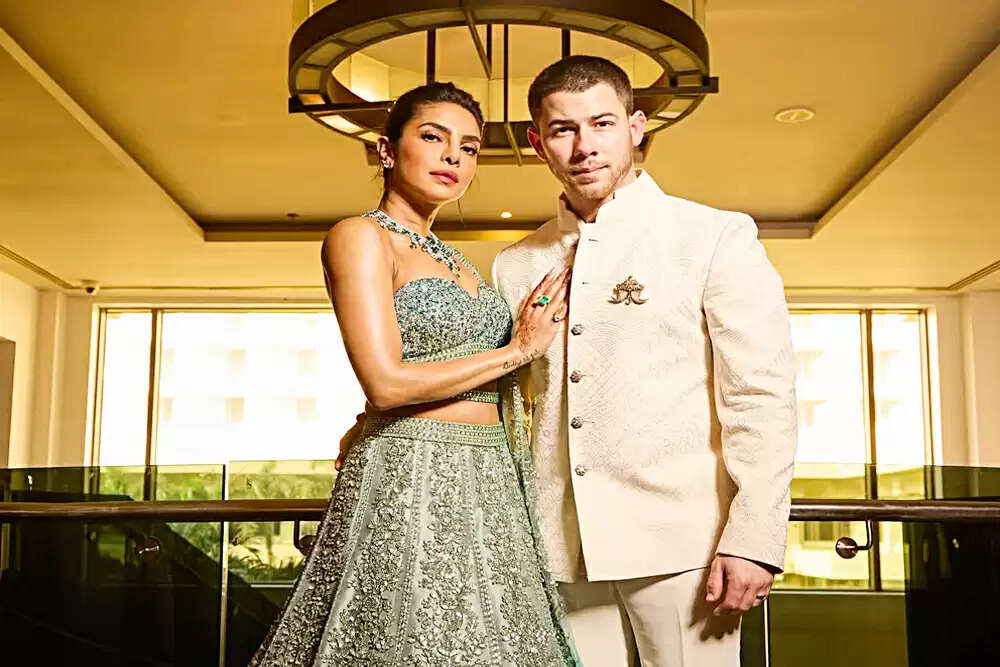 प्रियंका चोपड़ा ने गोल्डन ग्लोब अवॉर्ड्स में अपने स्टाइल से सबका ध्यान खींचा