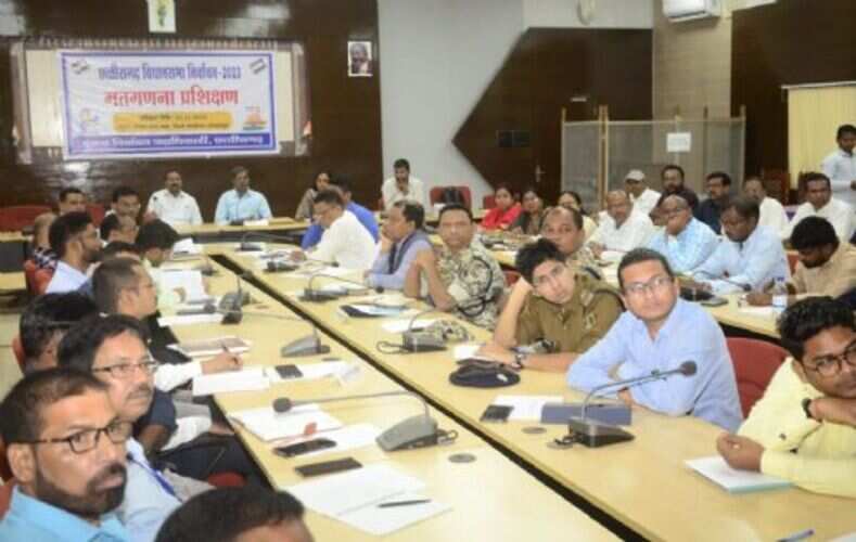 जगदलपुर : मतगणना के लिए मास्टर ट्रेनरों ने दिया चार जिलों को प्रशिक्षण
