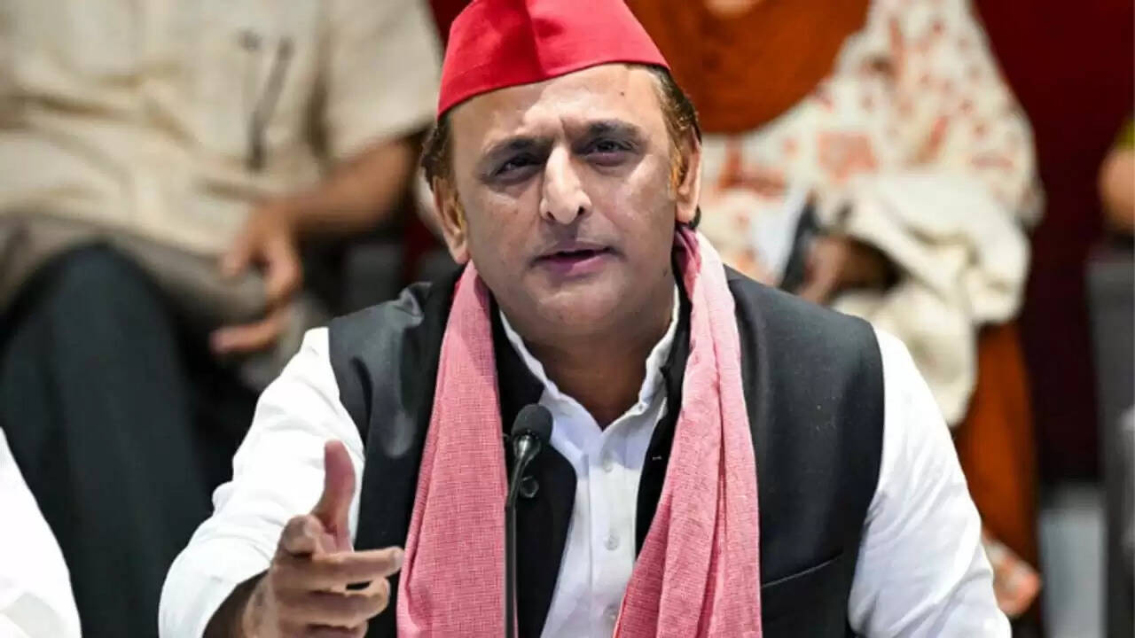 अखिलेश यादव ने कानून-व्यवस्था पर उठाए सवाल, एनकाउंटर को बताया दिखावा