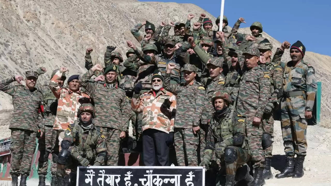 पीएम मोदी की दिवाली: सैनिकों के साथ मनाने की परंपरा जारी