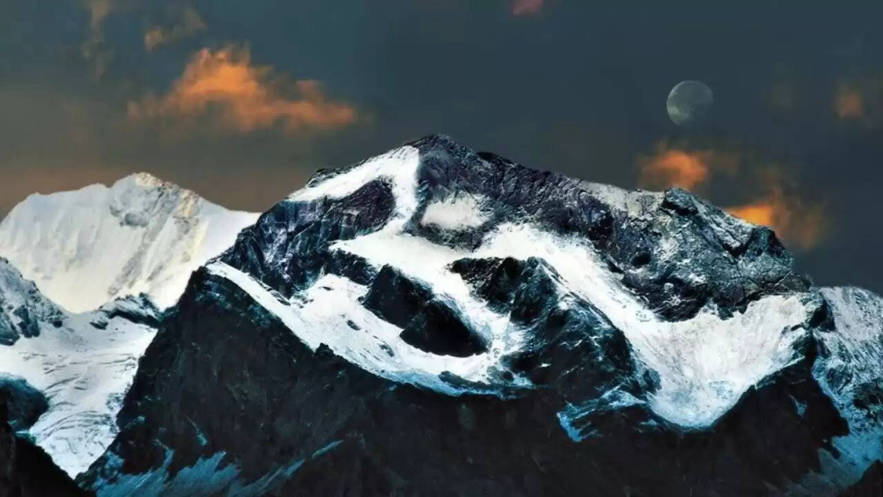 उत्तराखंड में बर्फबारी की कमी से कृषि और पर्यटन पर असर