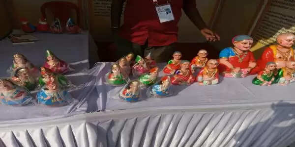 काशी तमिल संगमम् 4.0: तमिल थंजावुर की पारंपरिक ‘थलैयाट्टी बोम्मई’ कला लोगों को भा रही