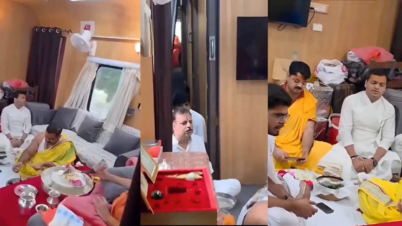क्या चलती ट्रेन में पूजा करना है सही? रेलवे ने दी सफाई