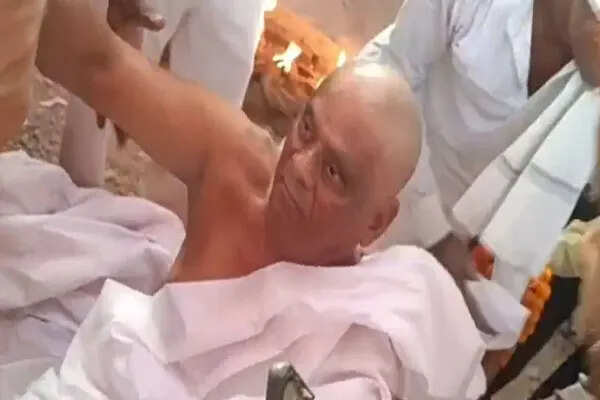 74 वर्षीय पूर्व वायुसेना कर्मी ने अपनी अंतिम यात्रा का अनुभव किया
