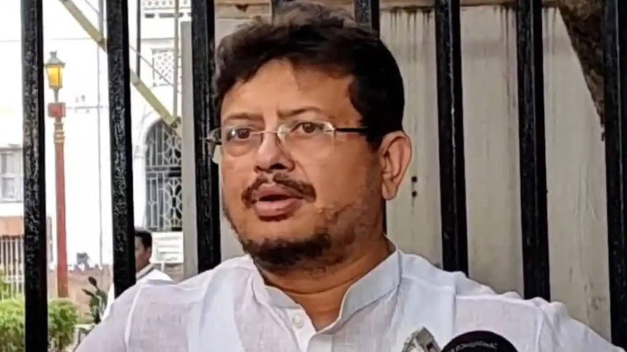 पश्चिम बंगाल में टीएमसी के बागी विधायकों ने उठाई आवाज़, नया नेतृत्व बनाने की मांग