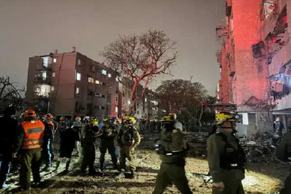 ईरान का इजरायल के न्यूक्लियर शहरों पर मिसाइल हमला, 100 से अधिक घायल