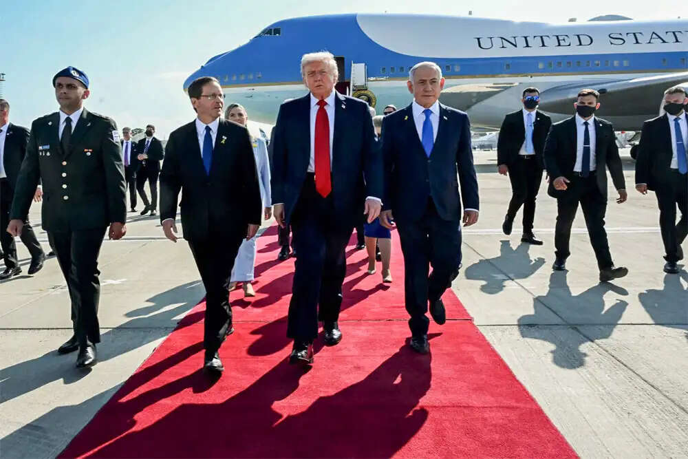 महान राष्ट्रों की राजनीति: गैंगस्टर और वेश्याओं का खेल