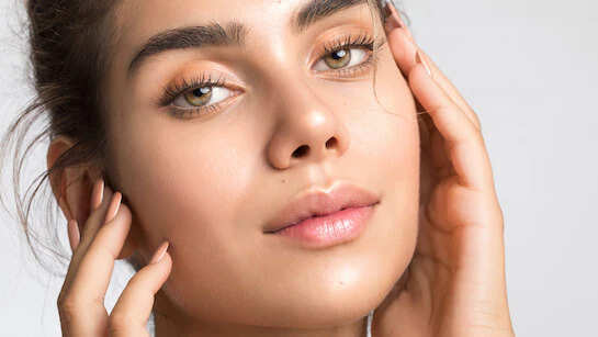 नारियल तेल से रात में स्किन की देखभाल के अद्भुत लाभ