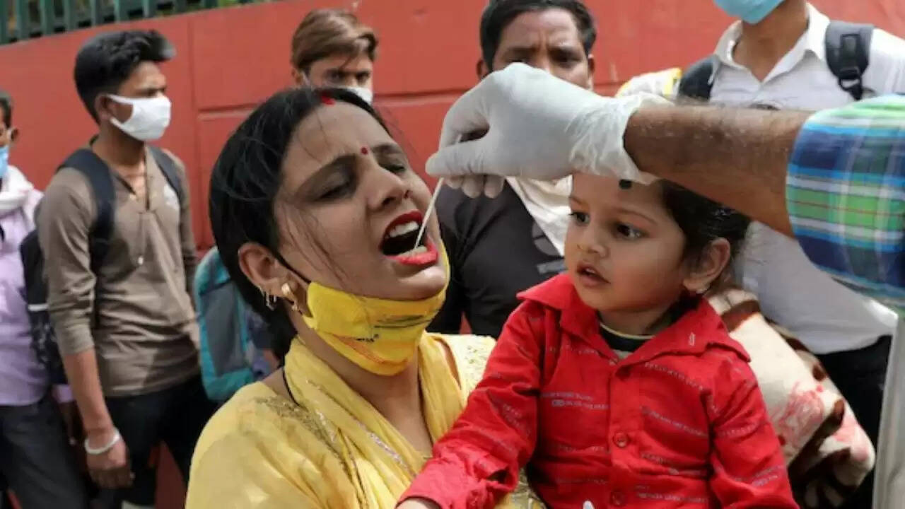 भारत में कोरोना मामलों में वृद्धि, दिल्ली में नए संक्रमितों की संख्या बढ़ी