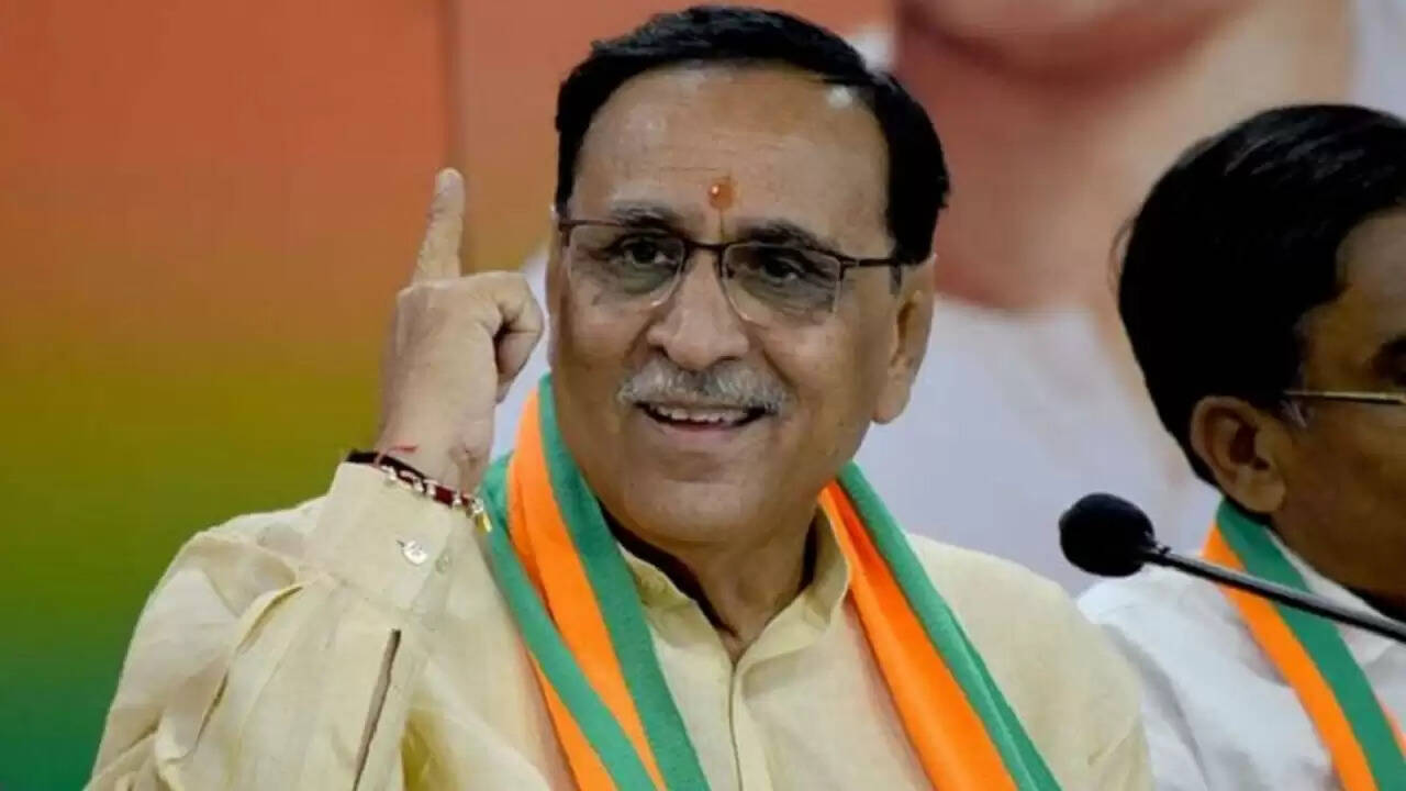 अहमदाबाद में एयर इंडिया का विमान हादसा: क्या पूर्व मुख्यमंत्री विजय रूपाणी भी थे सवार?