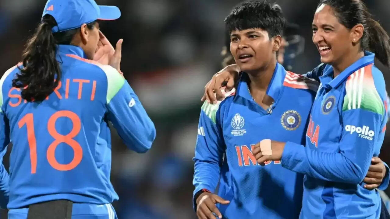 महिला क्रिकेट वर्ल्ड कप 2025: क्रांति गौड़ और स्मृति मंधाना का ऐतिहासिक सफर