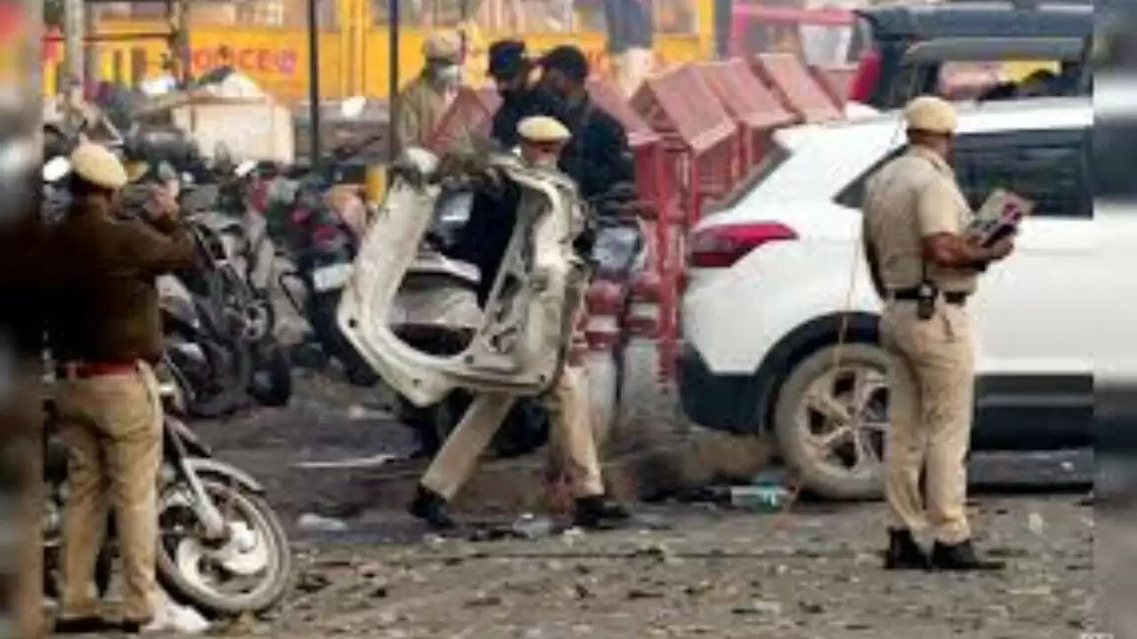 लाल किले के पास धमाके की जांच: क्या है आतंकवादी साजिश का सच?