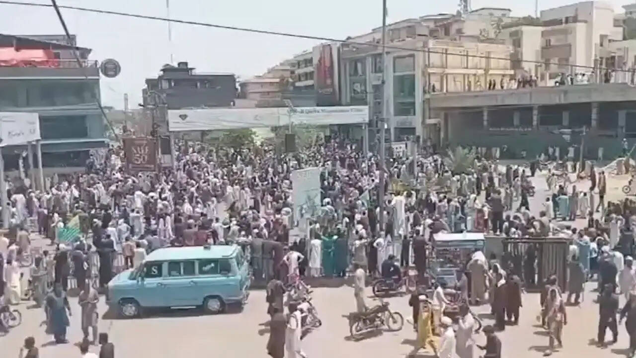 PoK में पाकिस्तान के खिलाफ हिंसक प्रदर्शन, सुरक्षा बलों का बल प्रयोग