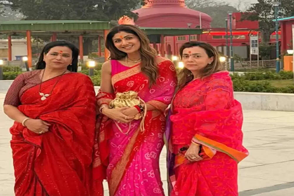 शिल्पा शेट्टी की आध्यात्मिक यात्रा: त्रिपुरा सुंदरी मंदिर में पूजा