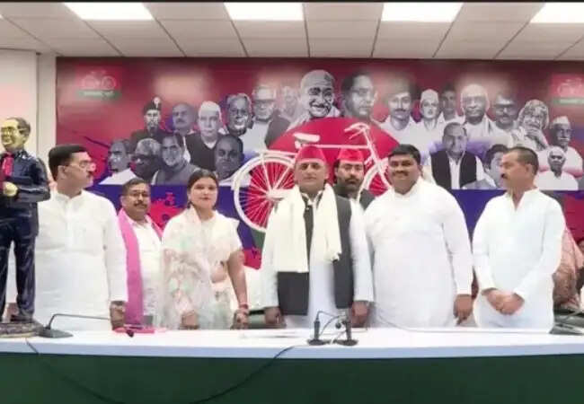 राजेंद्र खड़गवंशी ने सपा में शामिल होकर उत्तर प्रदेश की राजनीति में मचाई हलचल