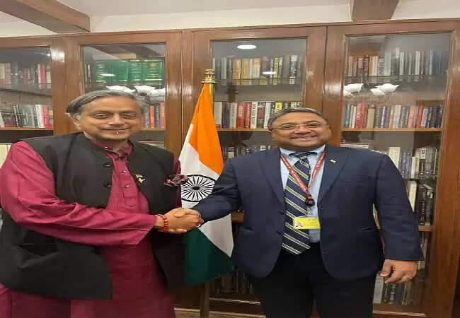 शशि थरूर ने यूरोप के साथ संबंधों को मजबूत करने पर की चर्चा