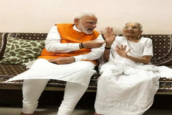 मनोज मुंतशिर ने पीएम मोदी की मां के लिए लिखी चिट्ठी के भावनात्मक अनुभव साझा किए