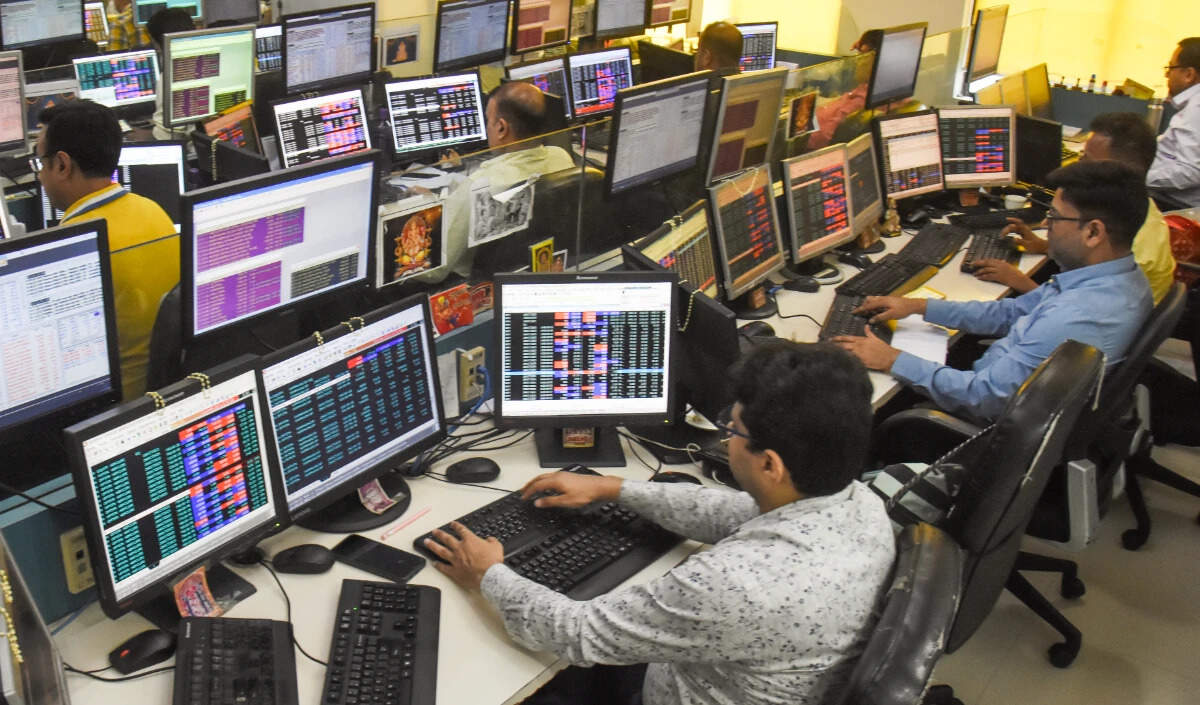 भारतीय शेयर बाजार में ऐतिहासिक गिरावट: 'ब्लैक मंडे' का सामना