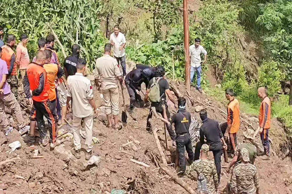 जम्मू में बादल फटने से चार की मौत, राहत कार्य जारी