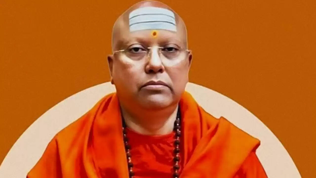 दिल्ली के धर्मगुरु चैतन्यानंद सरस्वती पर यौन उत्पीड़न के गंभीर आरोप