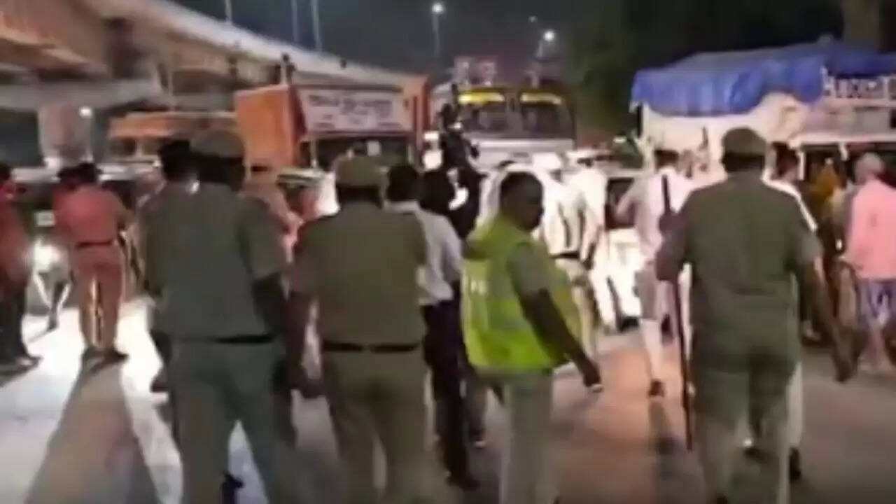 दिल्ली के सीलमपुर में नाबालिग की चाकू से हत्या, पुलिस पर उठे सवाल