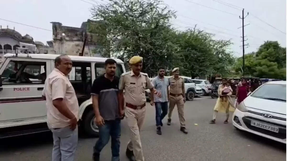 अलवर में ऑनलाइन क्रिकेट सट्टा गिरोह का भंडाफोड़, तीन इंजीनियर गिरफ्तार