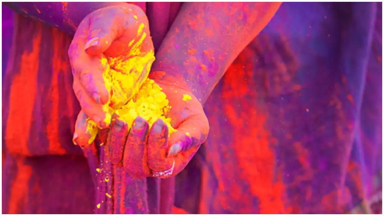 घर पर बनाएं प्राकृतिक रंग: होली के लिए ऑर्गेनिक गुलाल बनाने की विधि