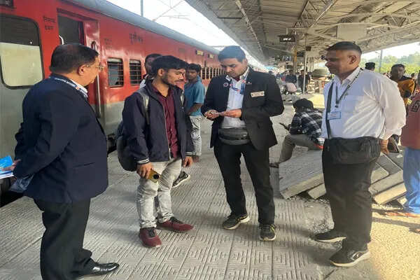 जम्मू मंडल में टिकट चेकिंग अभियान से 697 बिना टिकट यात्री पकड़े गए