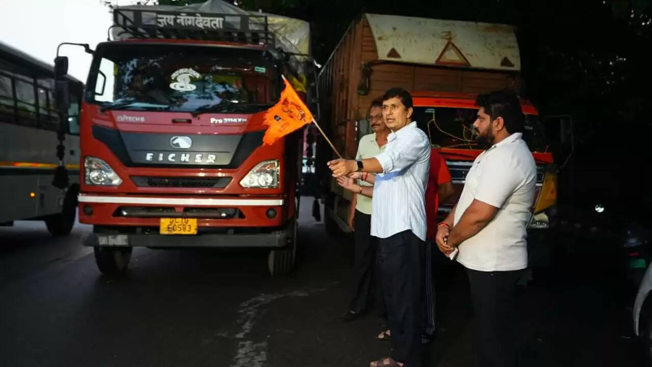 दिल्ली से पंजाब के लिए बाढ़ राहत सामग्री की पहली खेप रवाना