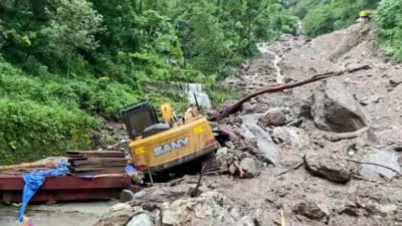 सिक्किम में भूस्खलन से तीन जवानों की मौत, रेस्क्यू ऑपरेशन जारी