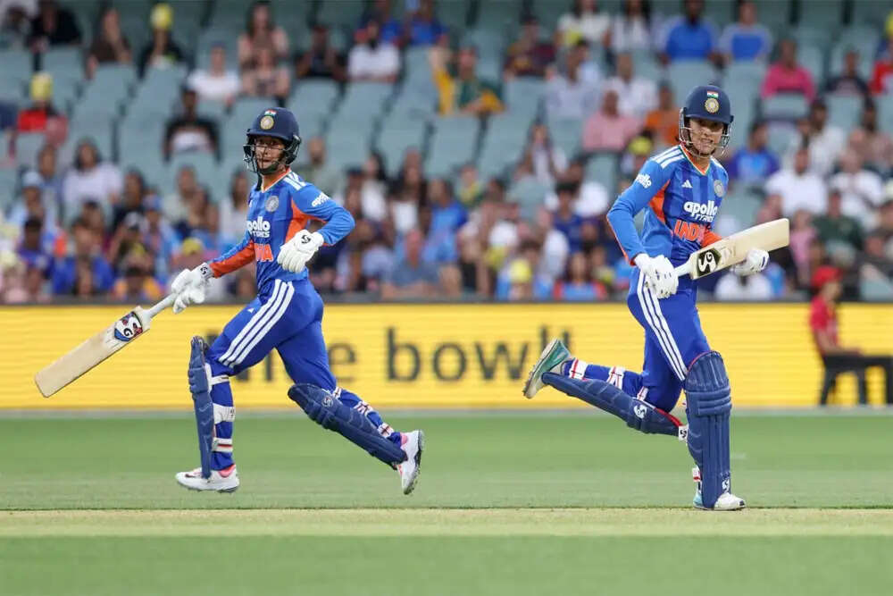 भारतीय महिला क्रिकेट टीम ने ऑस्ट्रेलिया के खिलाफ निर्णायक टी20 मैच में बनाए 176 रन
