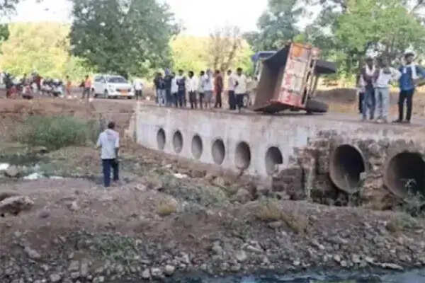 अनूपपुर में श्रद्धालुओं से भरी ट्रैक्टर-ट्रॉली पलटी, 6 की मौत और 40 घायल