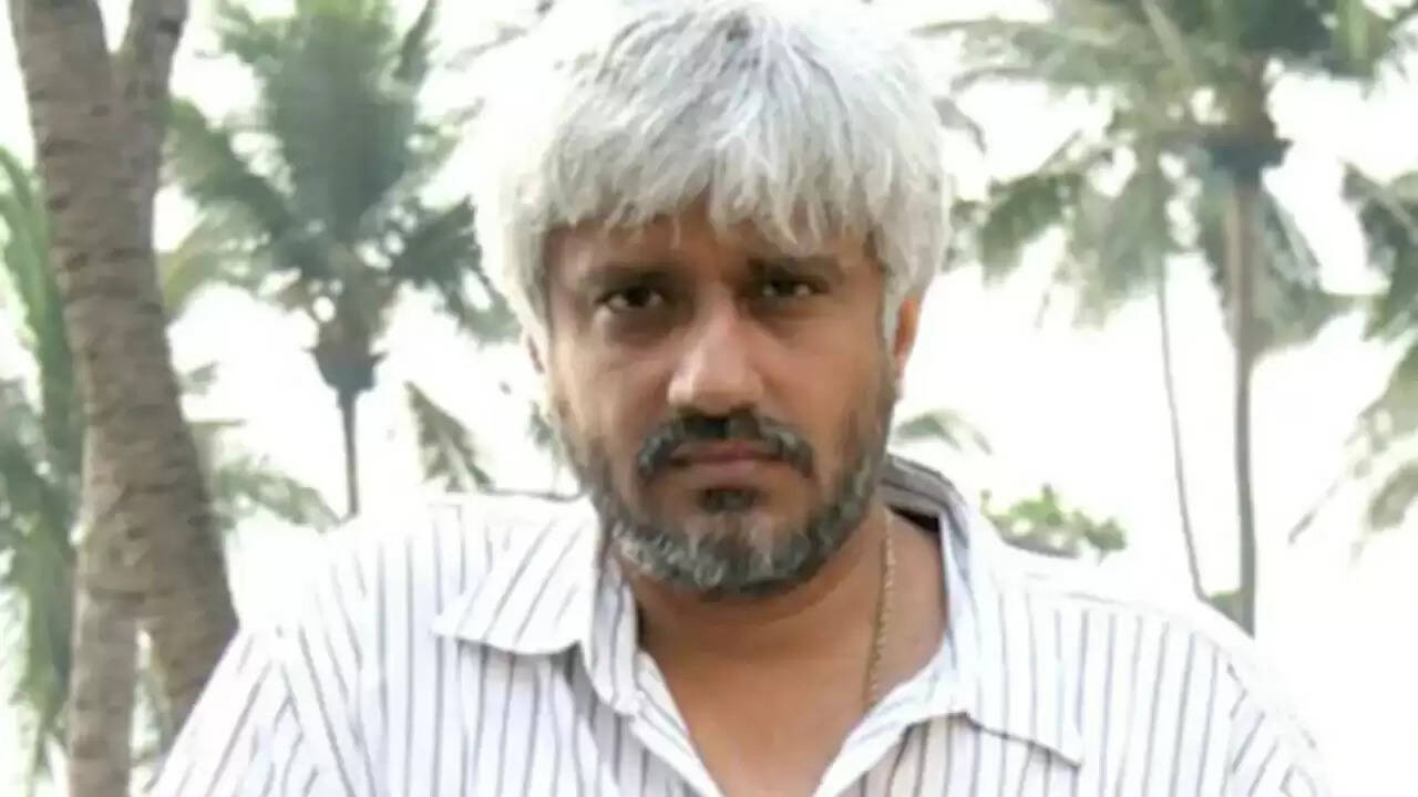 फिल्म निर्देशक विक्रम भट्ट और पत्नी की गिरफ्तारी: 30 करोड़ रुपये की धोखाधड़ी का मामला