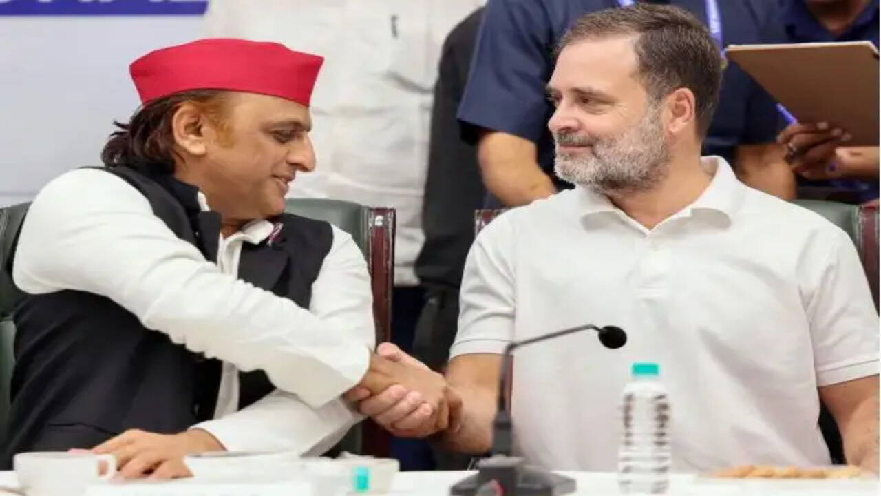 यूपी विधानसभा चुनाव से पहले सपा और कांग्रेस के बीच बयानबाजी तेज