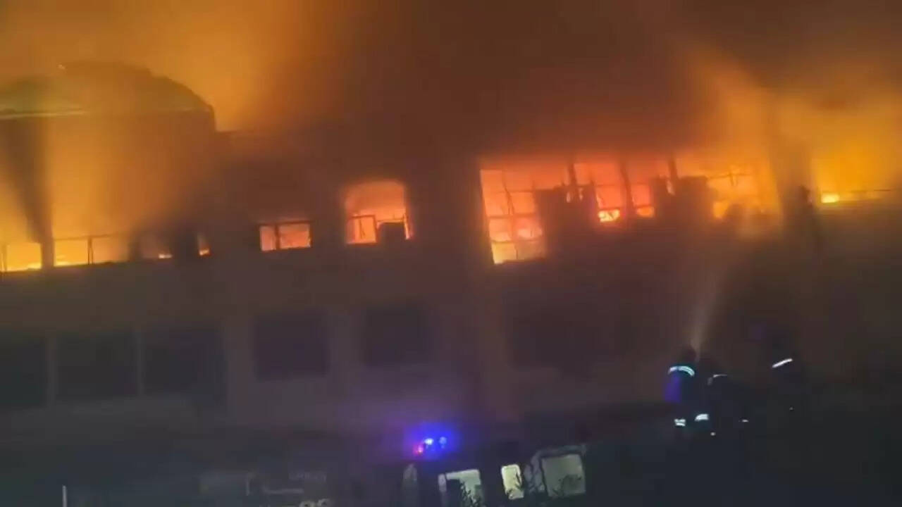 गोरेगांव में रिहायशी इमारत में आग, तीन लोगों की मौत