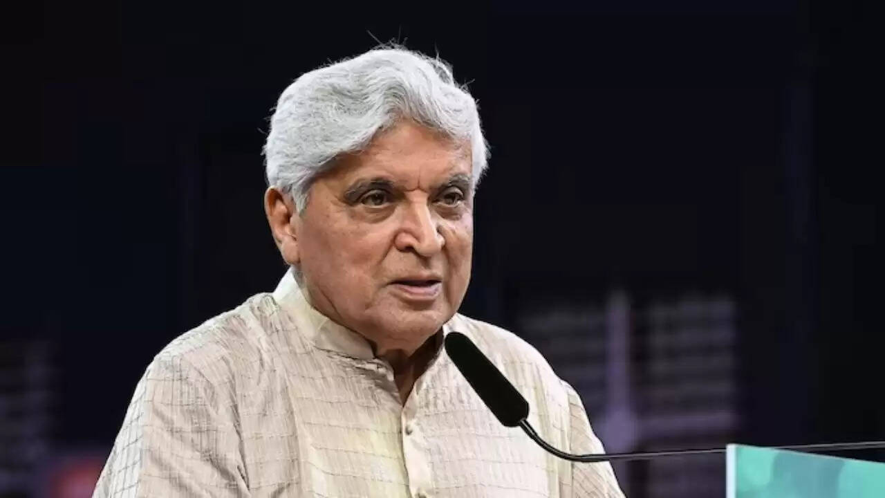 जावेद अख्तर का बुशरा अंसारी को करारा जवाब: 'किसी को नहीं है अधिकार चुप रहने का'