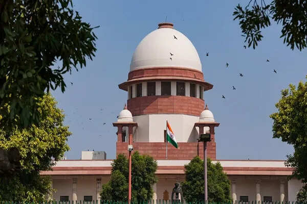 सुप्रीम कोर्ट का पाकिस्तानी नागरिक को स्पष्ट निर्देश: 'फिर वापस चले जाओ'