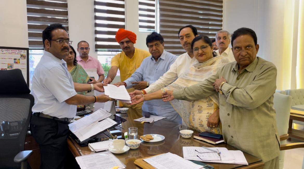 स्पीकर ने मुख्य निर्वाचन अधिकारी को पंचकूला की मतदाता सूचियाें में गड़बड़ियां के सबूत साैंपे