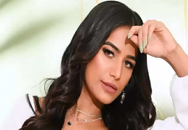 पूनम पांडेय को मंदोदरी के रोल से हटाने की मांग, विवाद बढ़ा