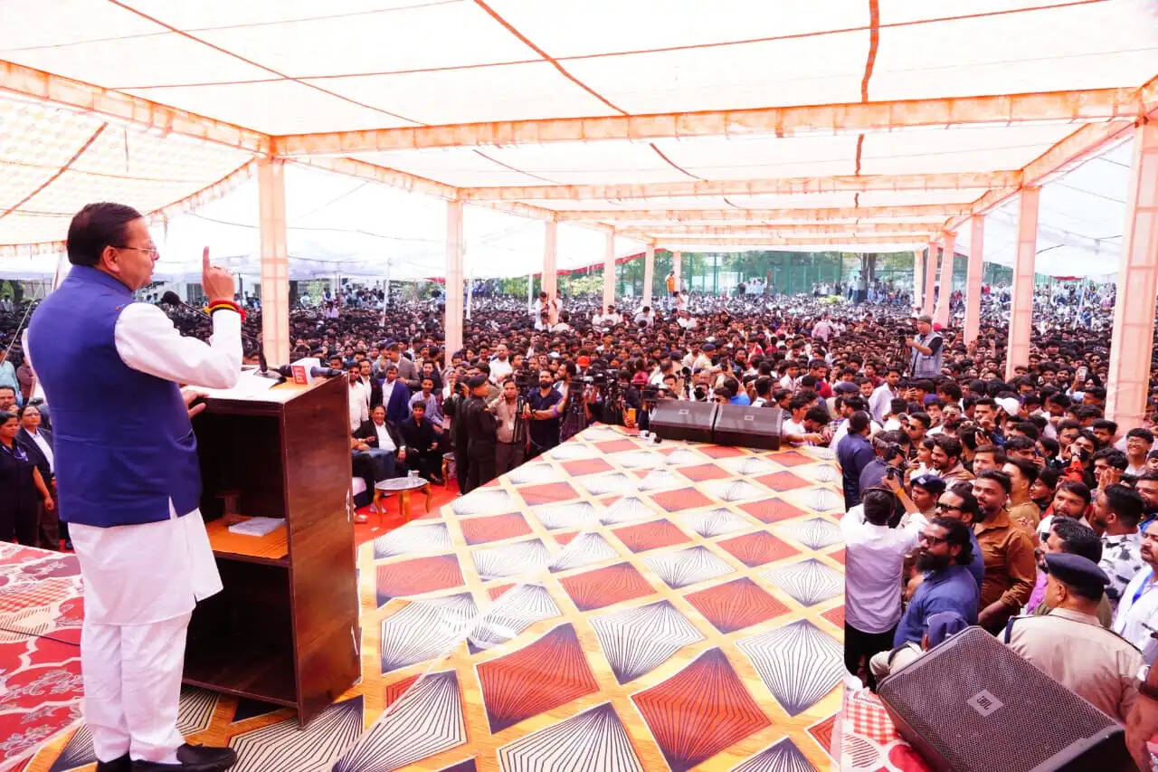 मुख्यमंत्री धामी ने छात्रसंघ समारोह में युवाओं को प्रेरित किया