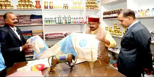 मप्र के कबीरा ब्रांड ने खादी को बनाया लोकप्रिय, परंपरा और आधुनिकता का बन रहा प्रतीक