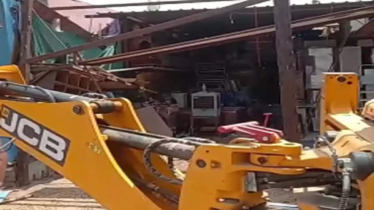 गाजियाबाद में अवैध अतिक्रमण हटाने की कार्रवाई से यातायात में सुधार