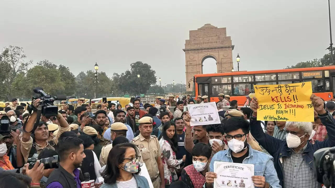 दिल्ली में प्रदूषण के खिलाफ प्रदर्शन: क्या सरकार सुन रही है?