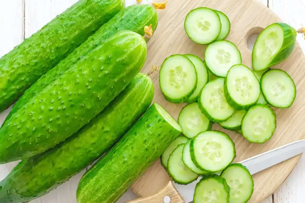 गर्मियों में खीरे के स्वास्थ्य लाभ और सेवन के तरीके