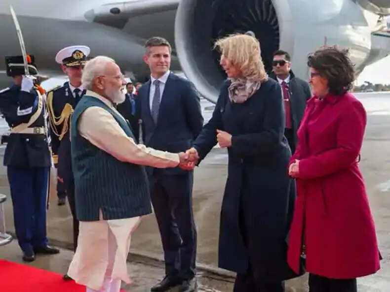 पीएम मोदी का नीदरलैंड दौरा: भारतीय समुदाय को संबोधित करते हुए वैश्विक चुनौतियों पर चर्चा
