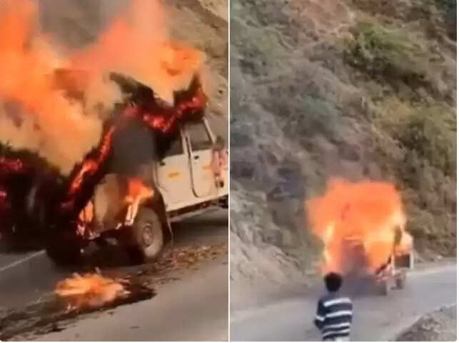 देहरादून में पिकअप वाहन में लगी आग, चालक और सहायक सुरक्षित