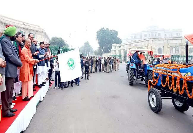 किसान सम्मान दिवस पर सीएम योगी का किसानों को प्रोत्साहन
